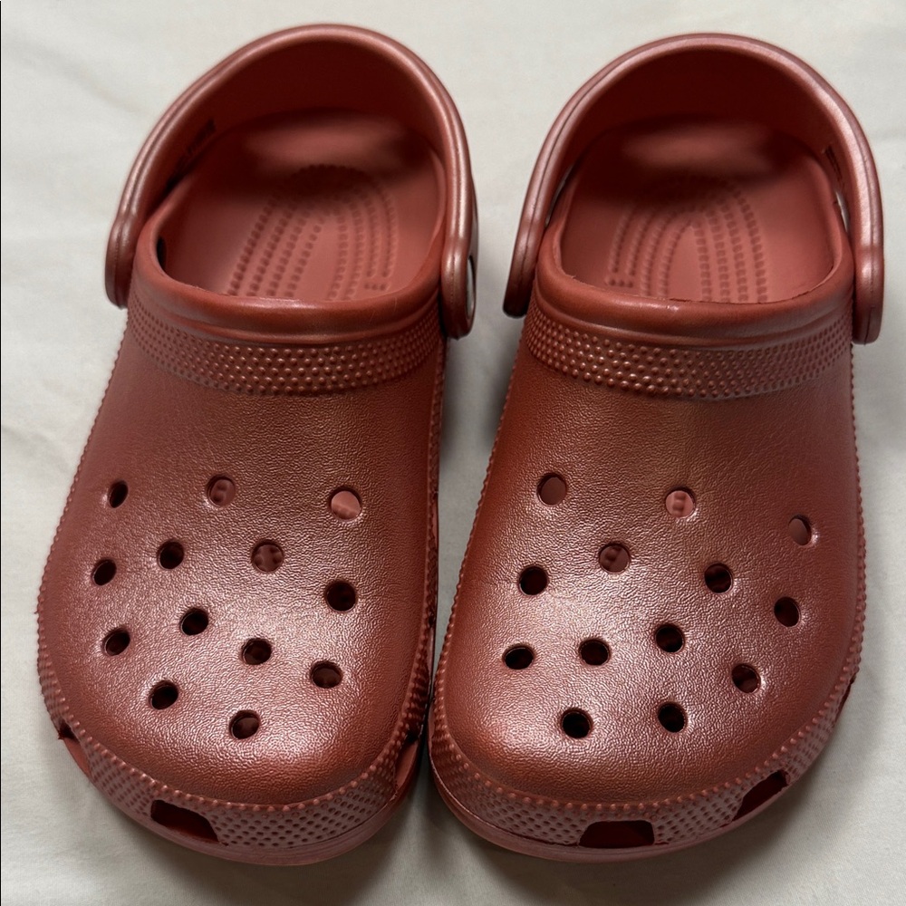CROCS Women's Sandals in Deep Burgundy women’s6 men4, kids coral/metallic pink - Picture 14 of 16